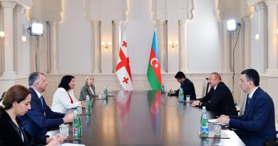 İlham Əliyev Gürcüstanlı həmkarı Salome Zurabişvili ilə görüşüb