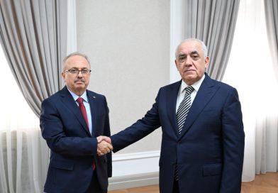 Baş nazir Əli Əsədov Türkiyənin Azərbaycandakı səfiri ilə görüşüb