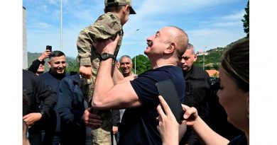 Prezident İlham Əliyev Laçın şəhərində sakinlərlə görüşüb Prezident İlham Əliyev Laçın şəhərində sakinlərlə görüşüb
