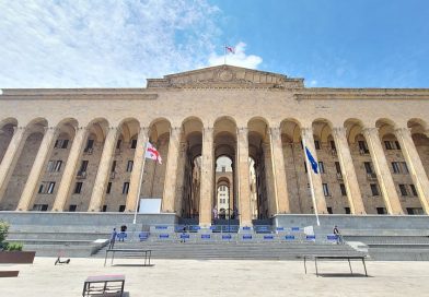 Gürcüstanda  Parlament toplantı və nümayişlərə nəzarəti sərtləşdirən qanunvericilik paketini birinci oxunuşda qəbul edib.