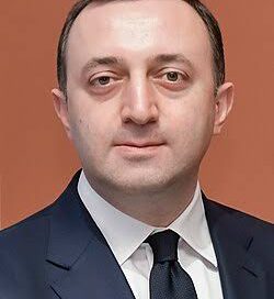 Gürcüstanın sabiq Baş naziri İrakli Qaribaşvili barəsində həbs qərarı verilib.